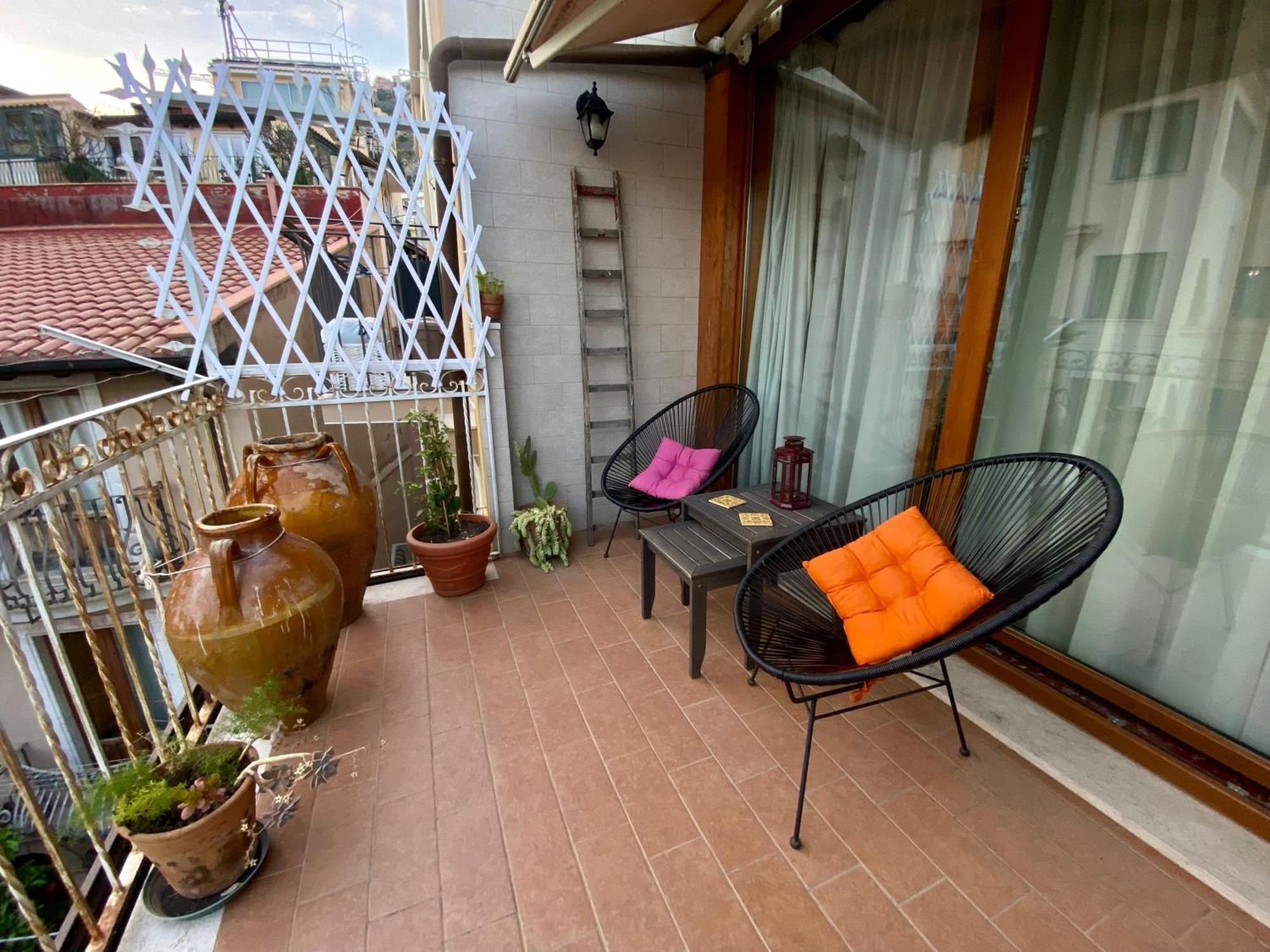 Sole Apartment Taormina Bagian luar foto