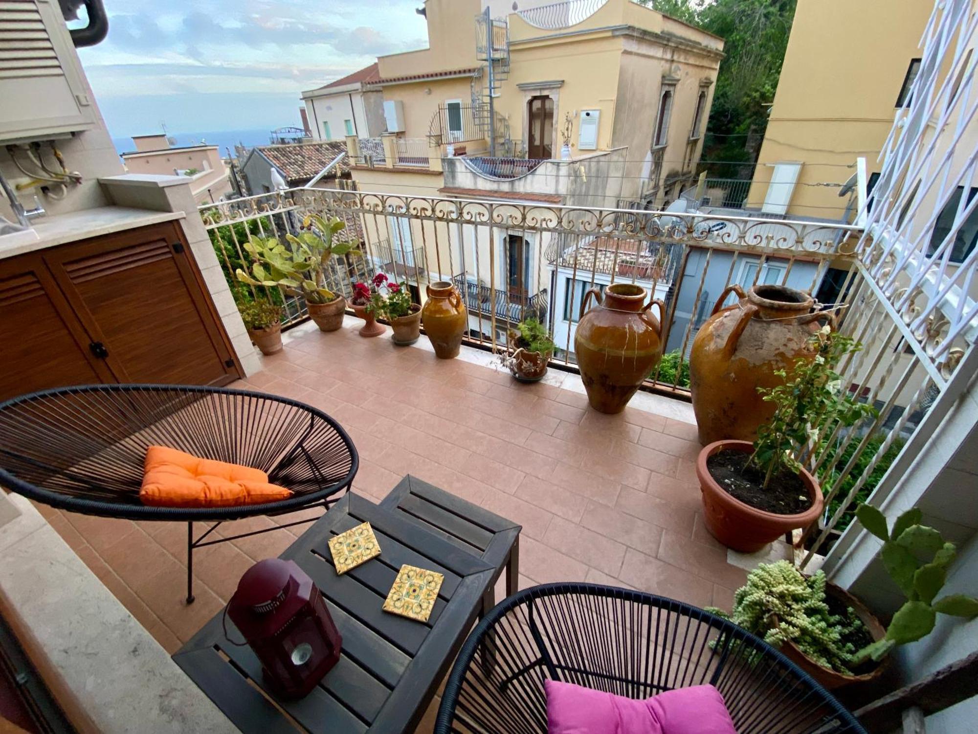 Sole Apartment Taormina Bagian luar foto