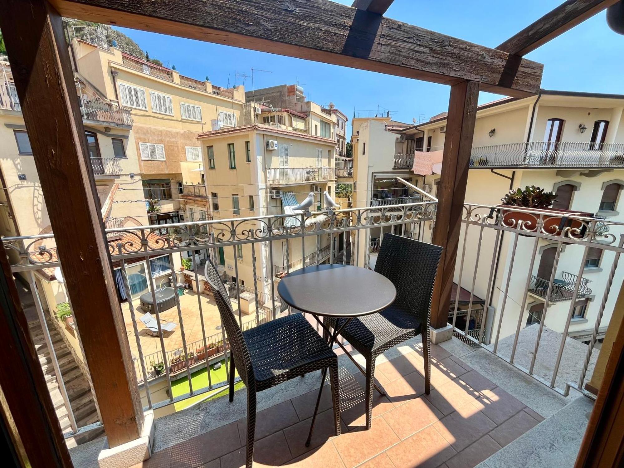 Sole Apartment Taormina Bagian luar foto